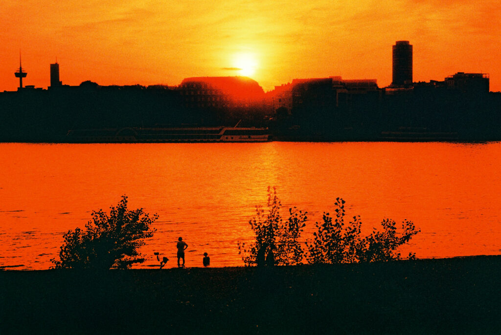 Rhein auf Harman Red