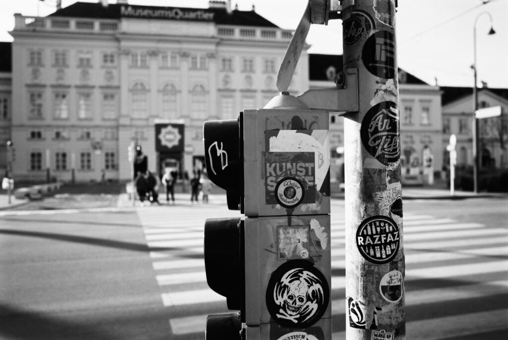 Ampel in Wien / Leica Monopan 50