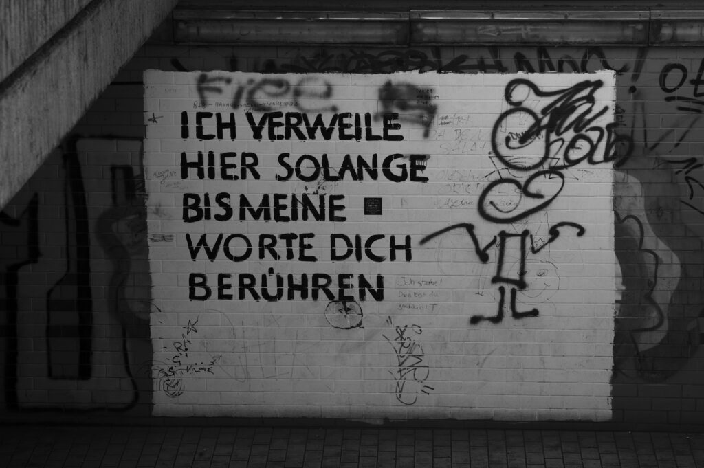 "Ich verweile hier solange bis meine worte dich berühren" Straßenkunst