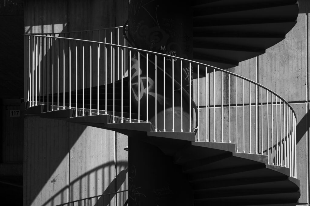 Treppe - Licht und Schatten